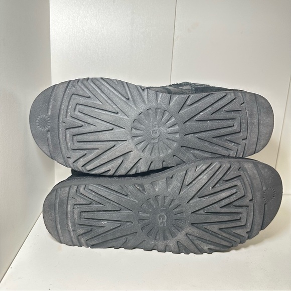 UGG Women's Black Patterned Winter Boots - Picture 7 of 8